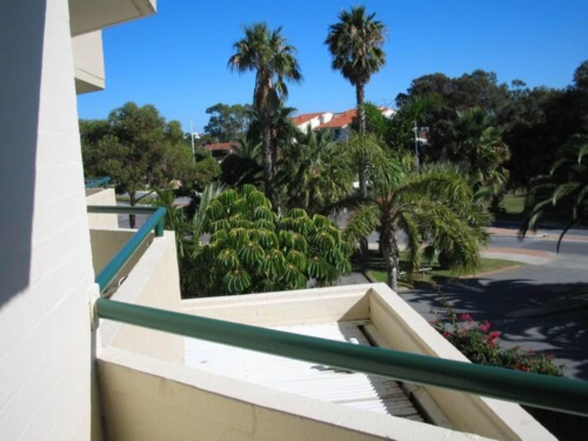 Atrium Hotel Mandurah Exterior photo