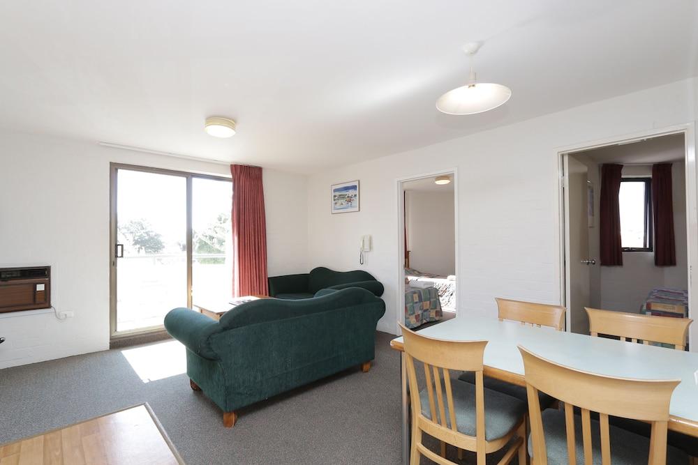 Atrium Hotel Mandurah Exterior photo