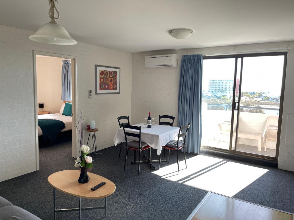 Atrium Hotel Mandurah Exterior photo